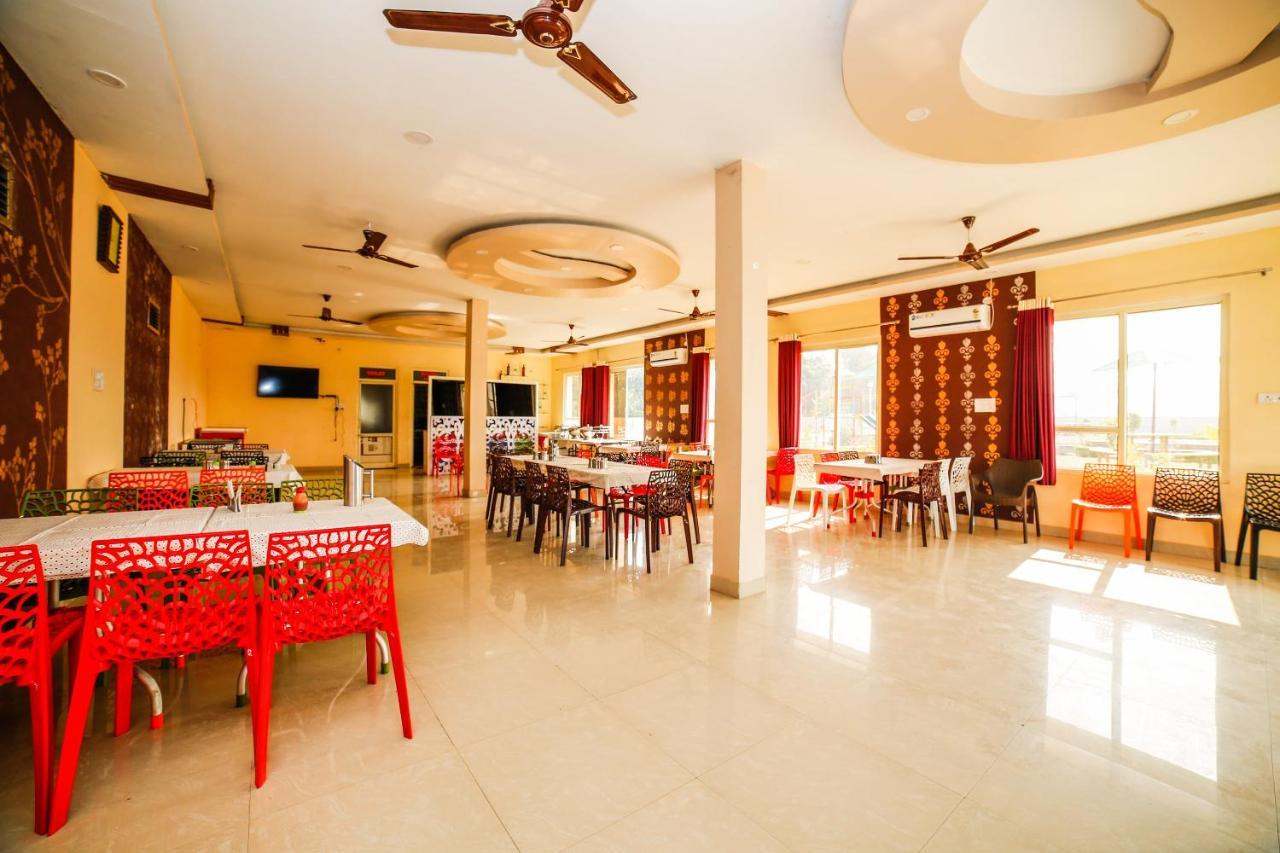 Oyo 23367 Farmsgreen Resort And Restaurant Orchha Exterior foto